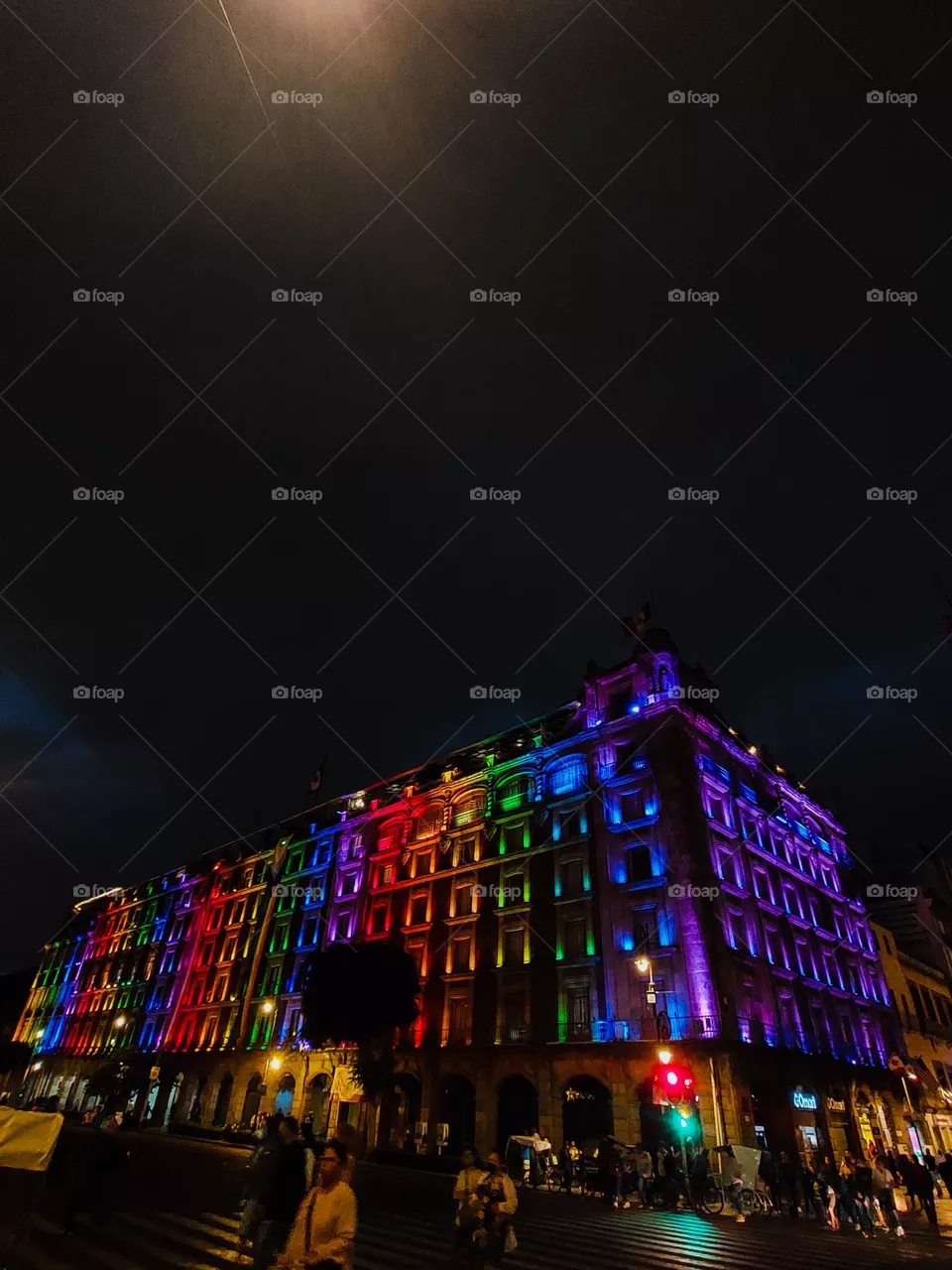 Cdmx, edificios iluminados de colores.