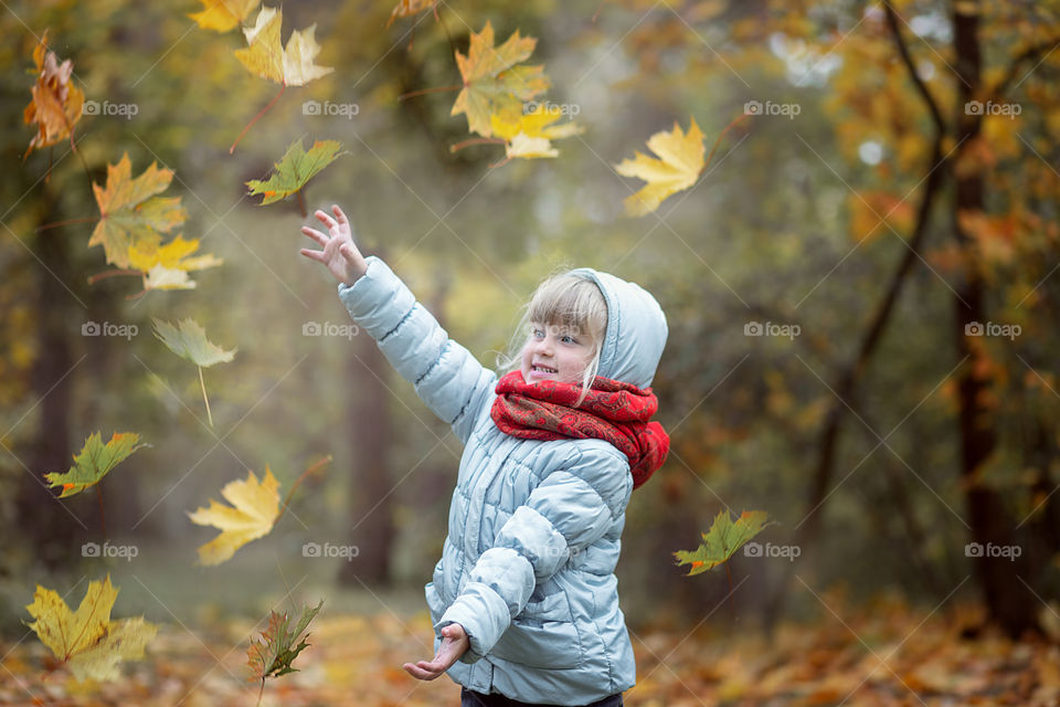 girl and autumn leaves