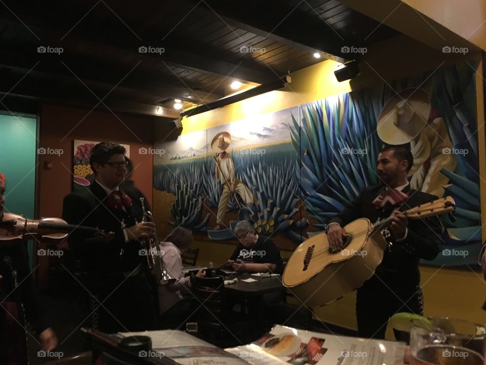 Mariachi band at Azteca 