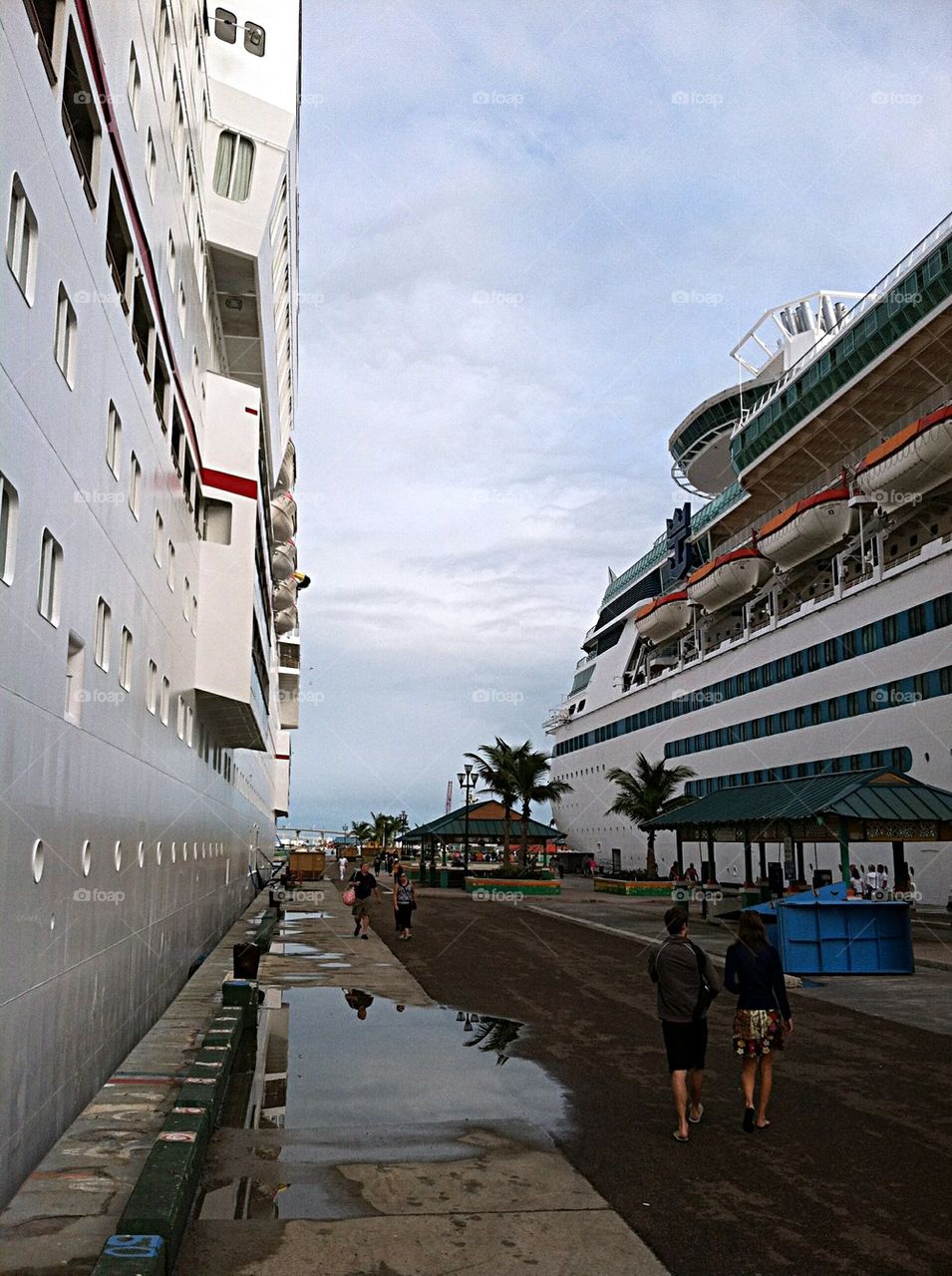 Walking between two ships