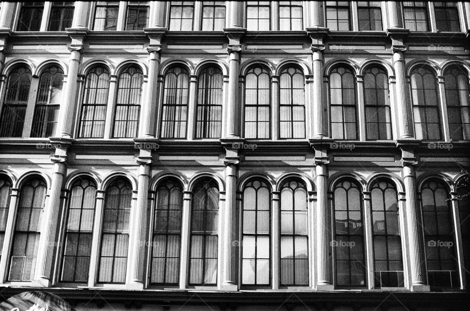 repeating patterns in buildings windows