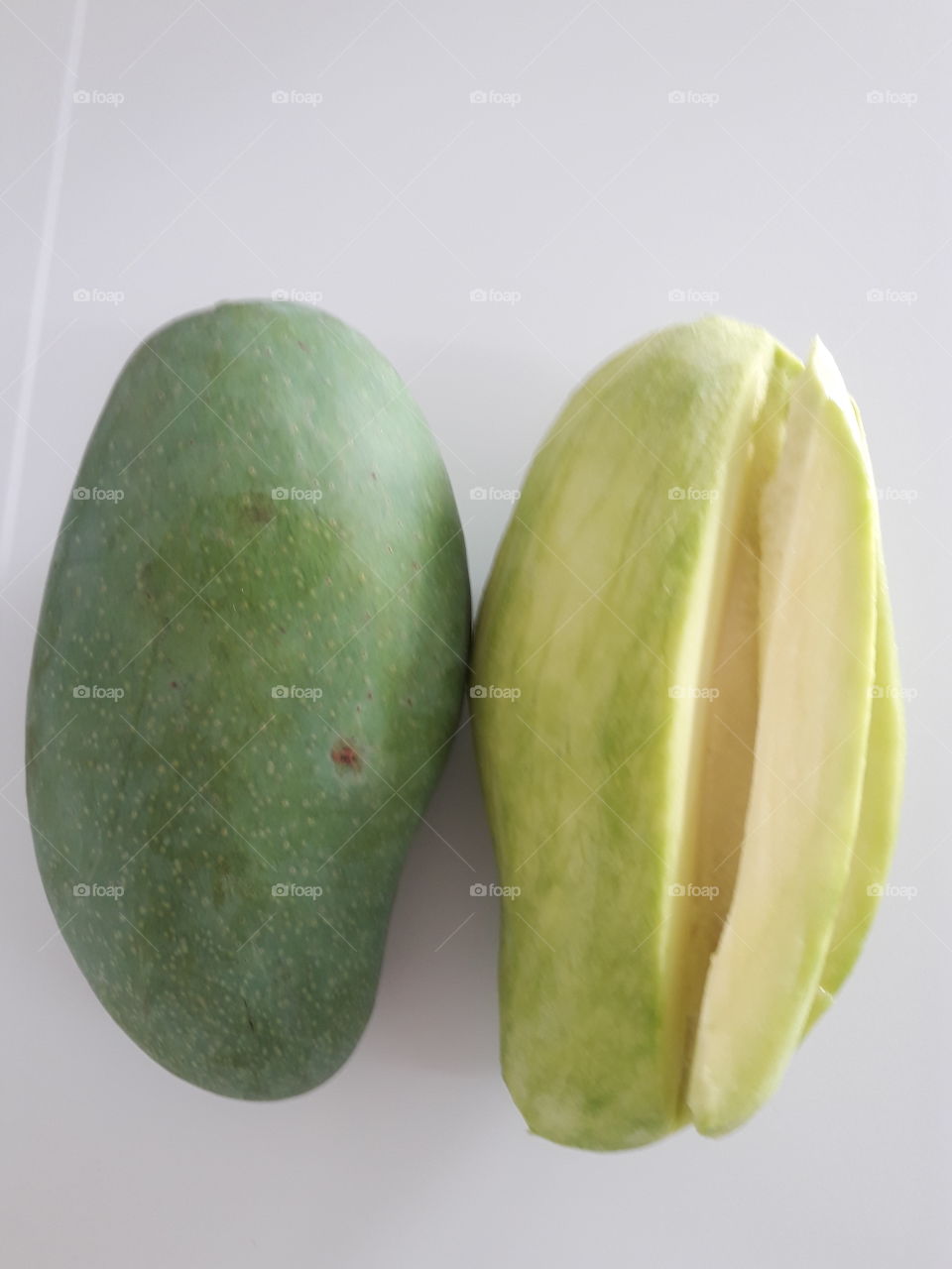 thai green mangoes