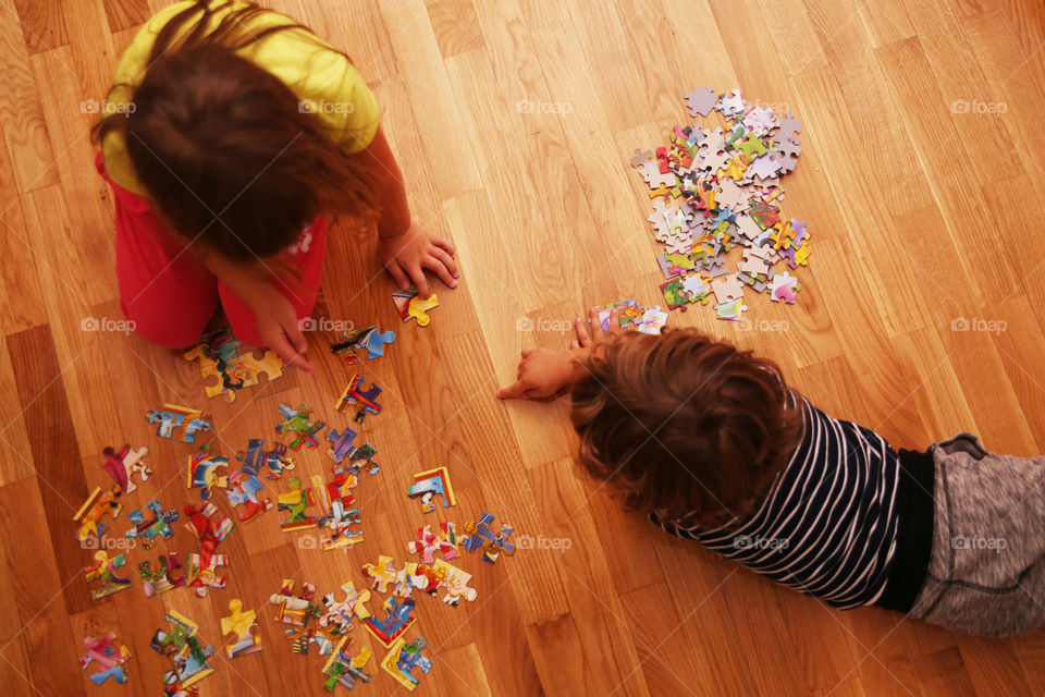 Children putting together puzzles