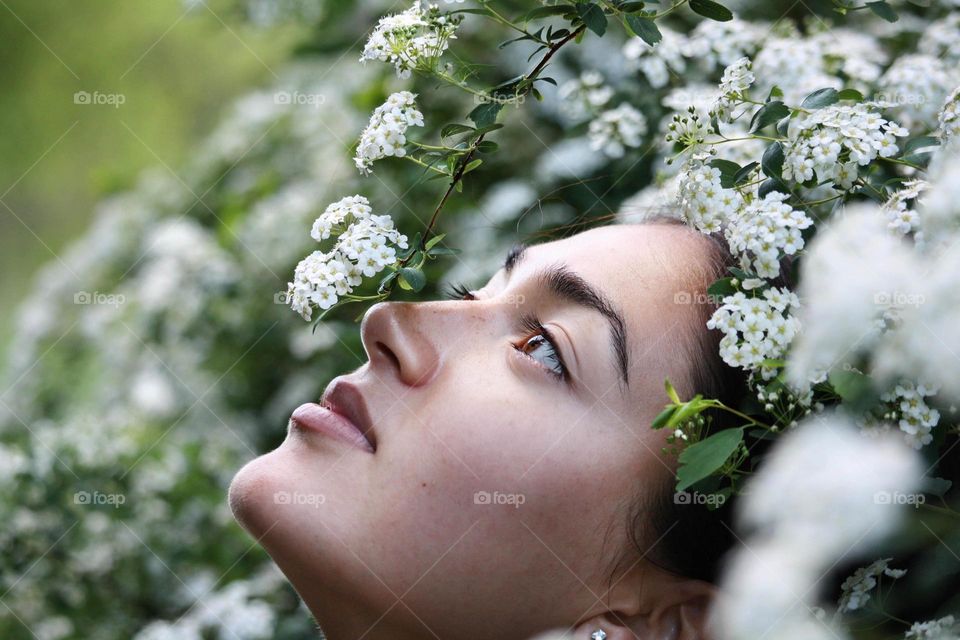 Beautiful young woman in white flowers