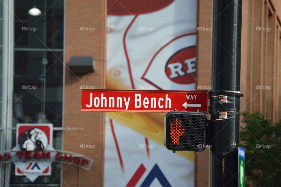 Johnny Bench way. ⚾️