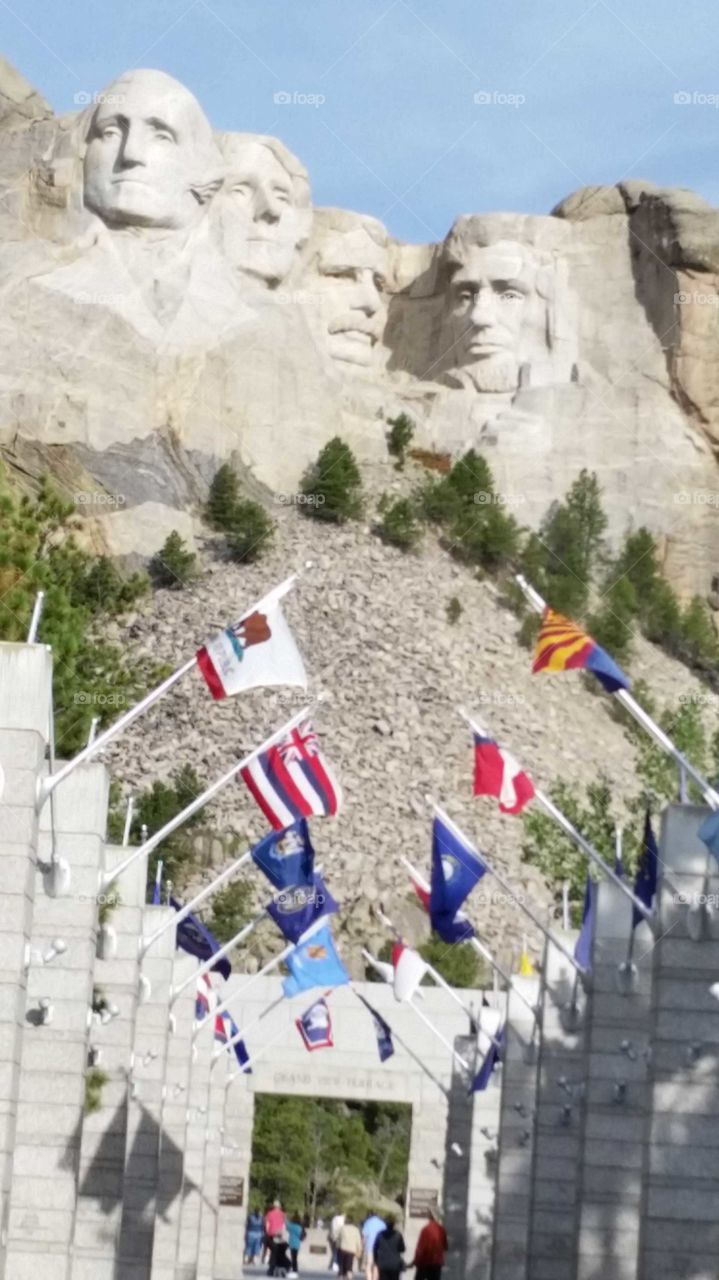 Mount Rushmore Monument, Flags Corredor