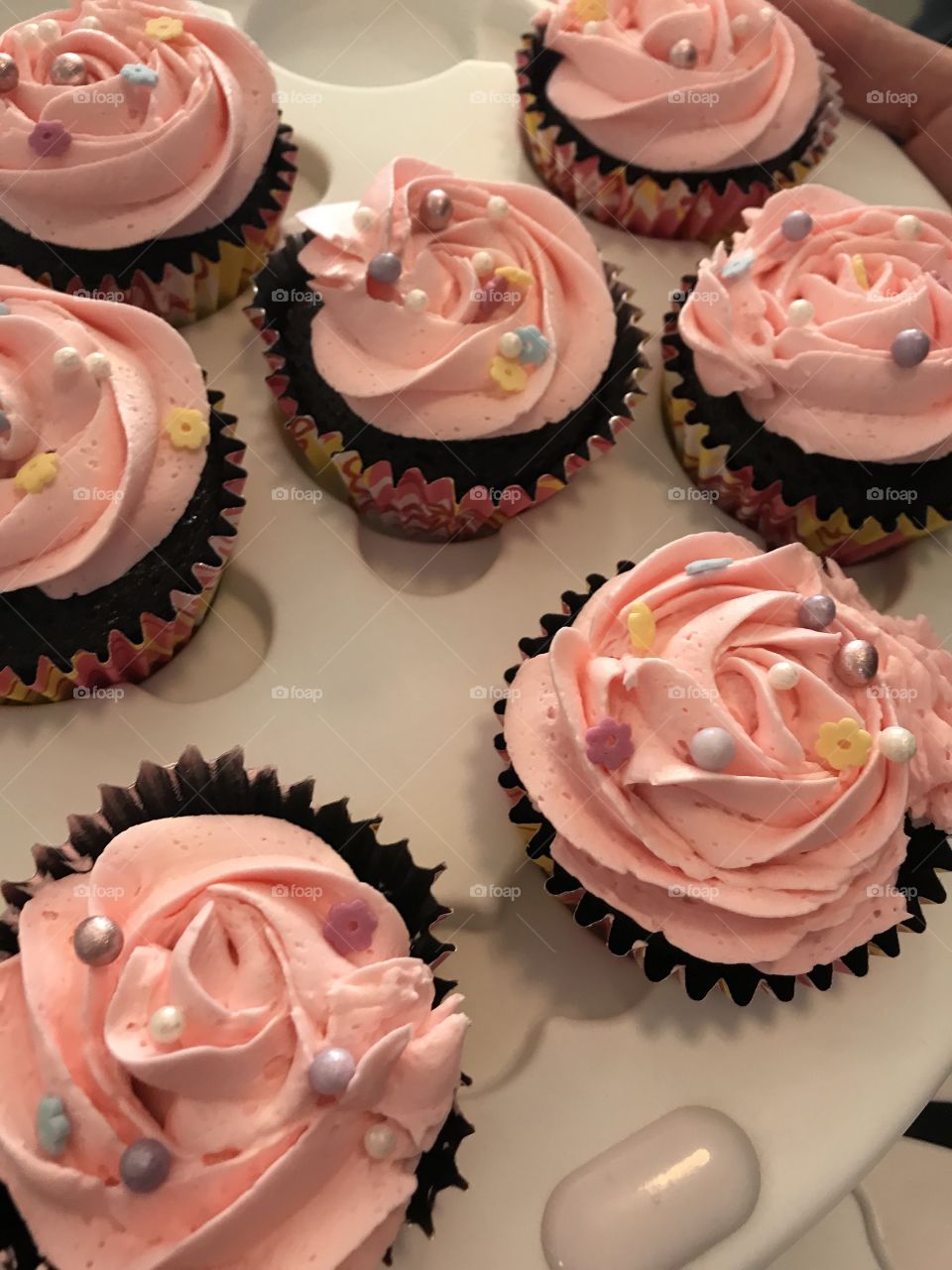 Love pink cupcakes. 