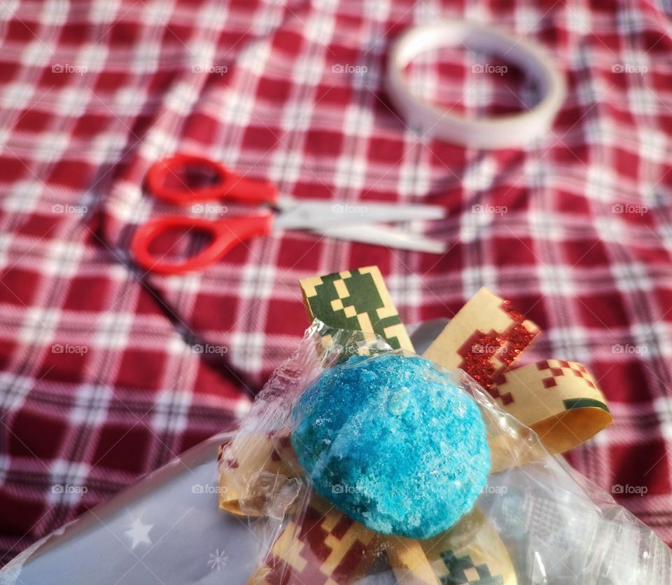 Gifts - wrapping presents