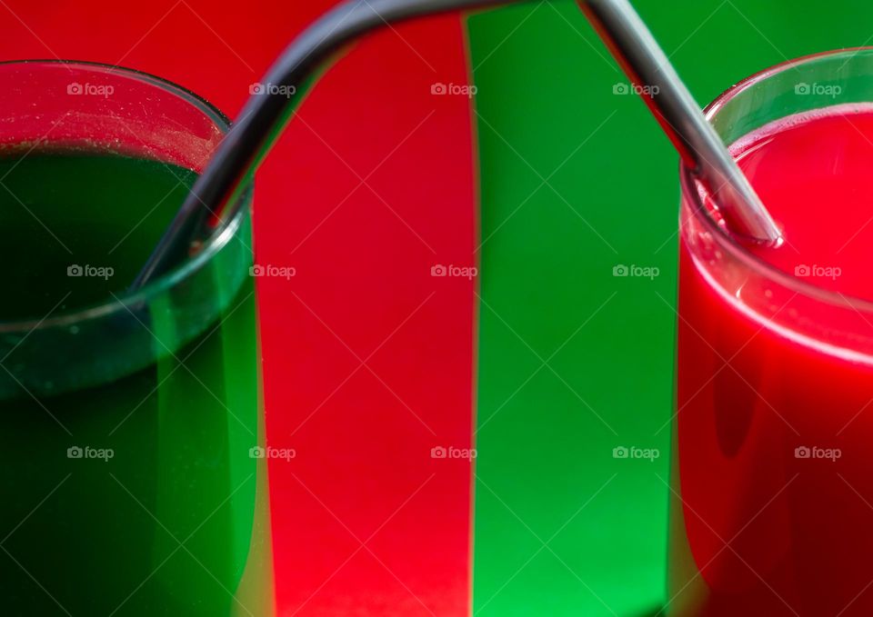 Green and red, complimentary colours.