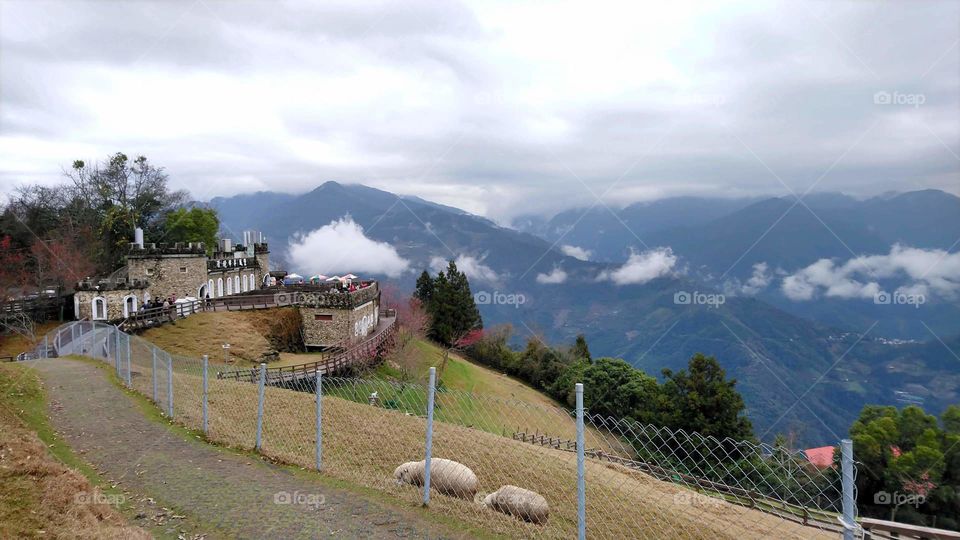 just capture the serenity of taiwan mountain,love the place.