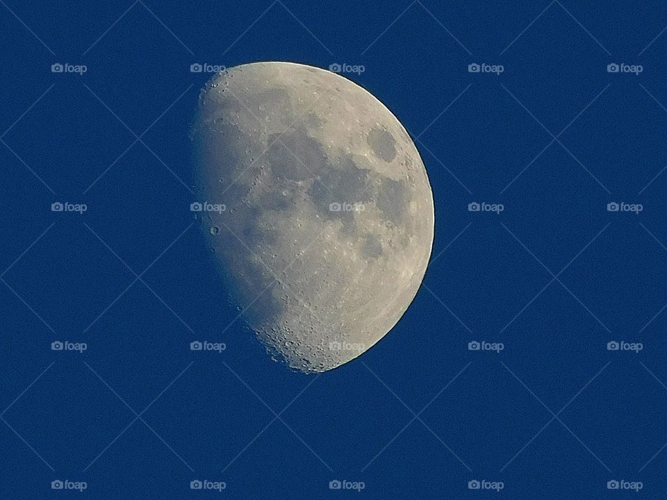 Light: Natural vs artificial Foap missions - The moon photographed in the daylight surrounded with a blue sky.