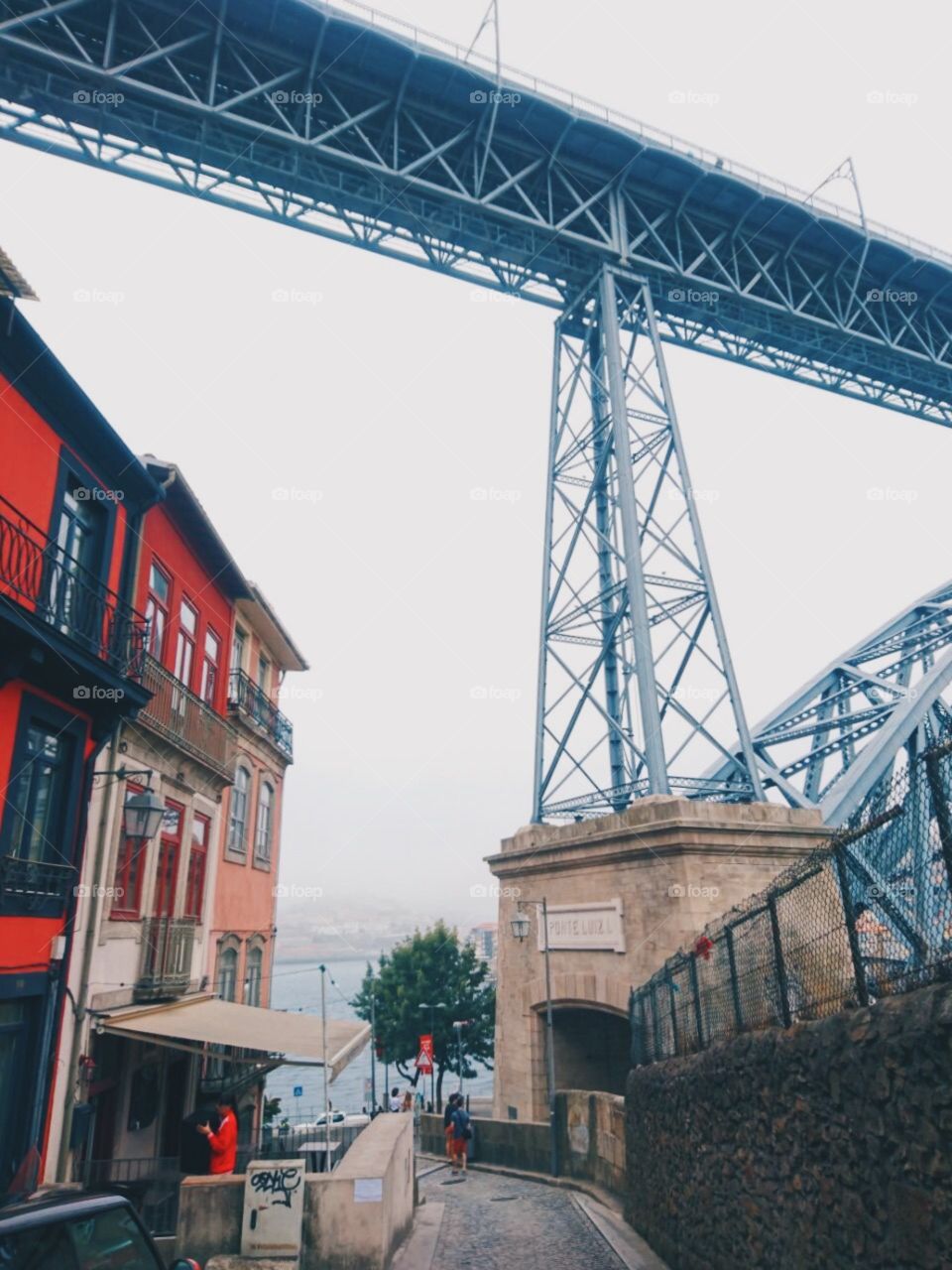 Walking in foggy Porto 