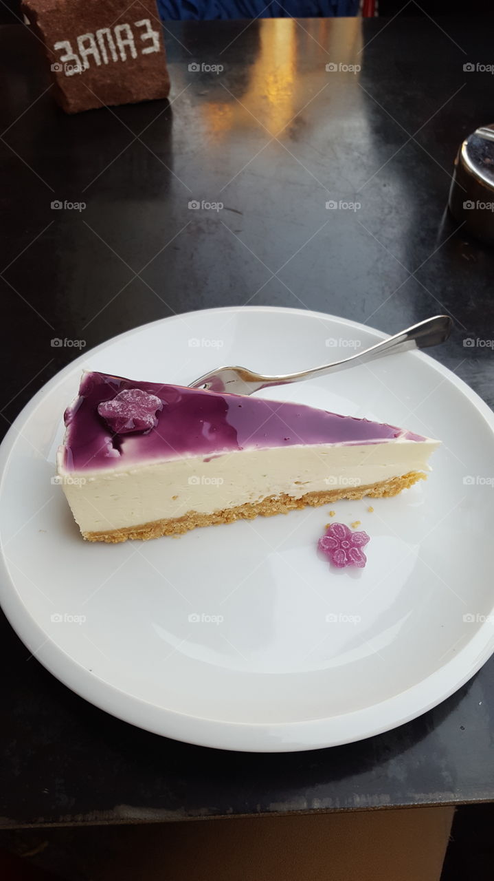 Violet cheesecake