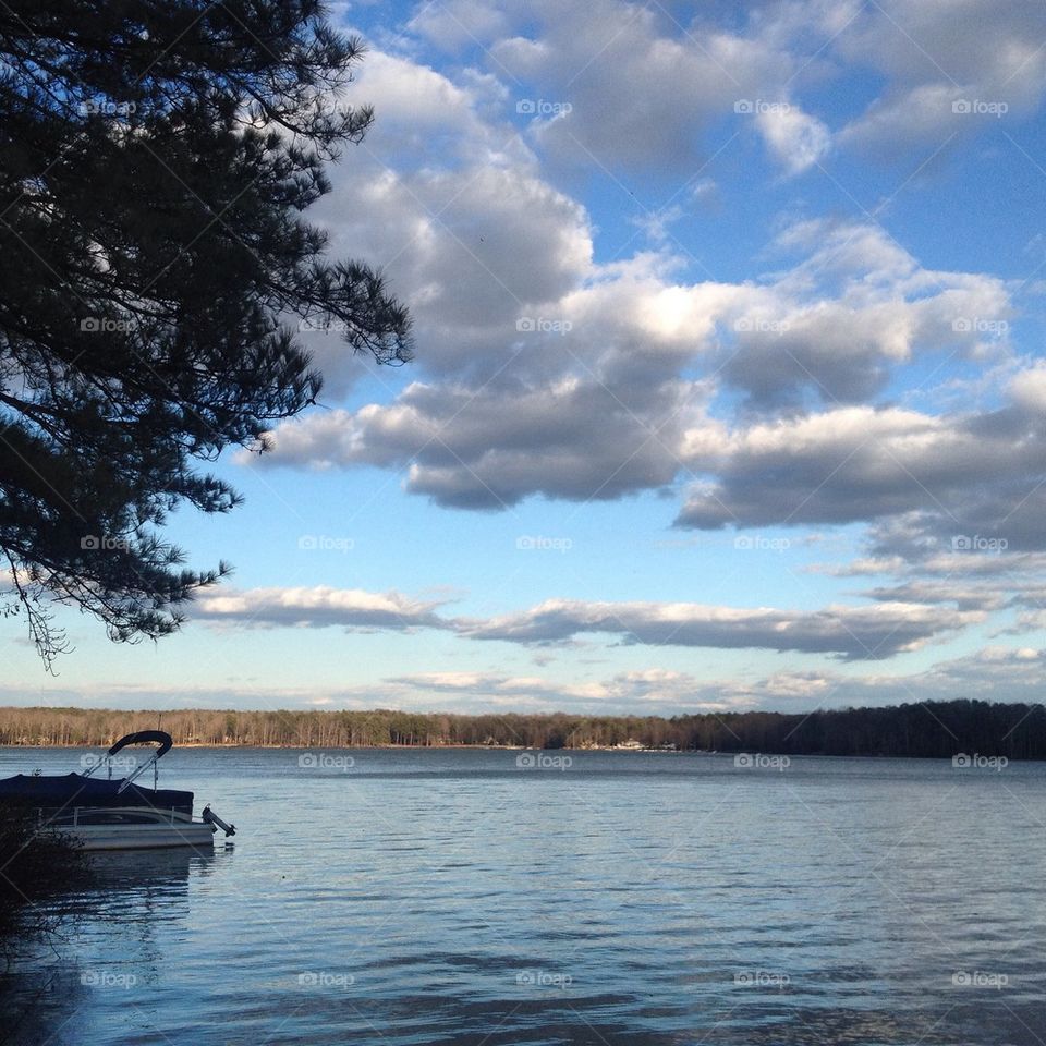 Cloudy day on the lake 