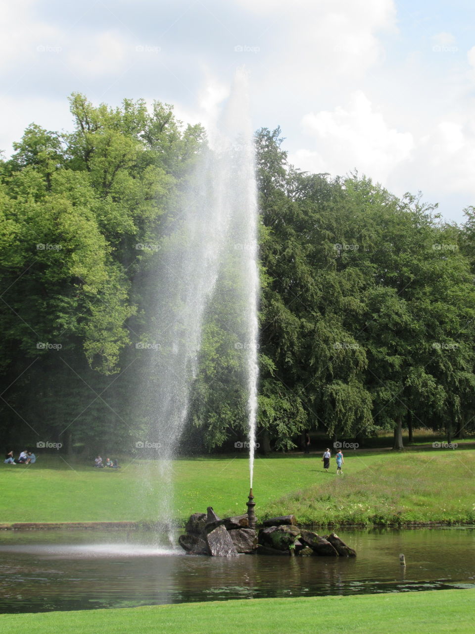 Water fountain in middle of lake at Chatsworth House