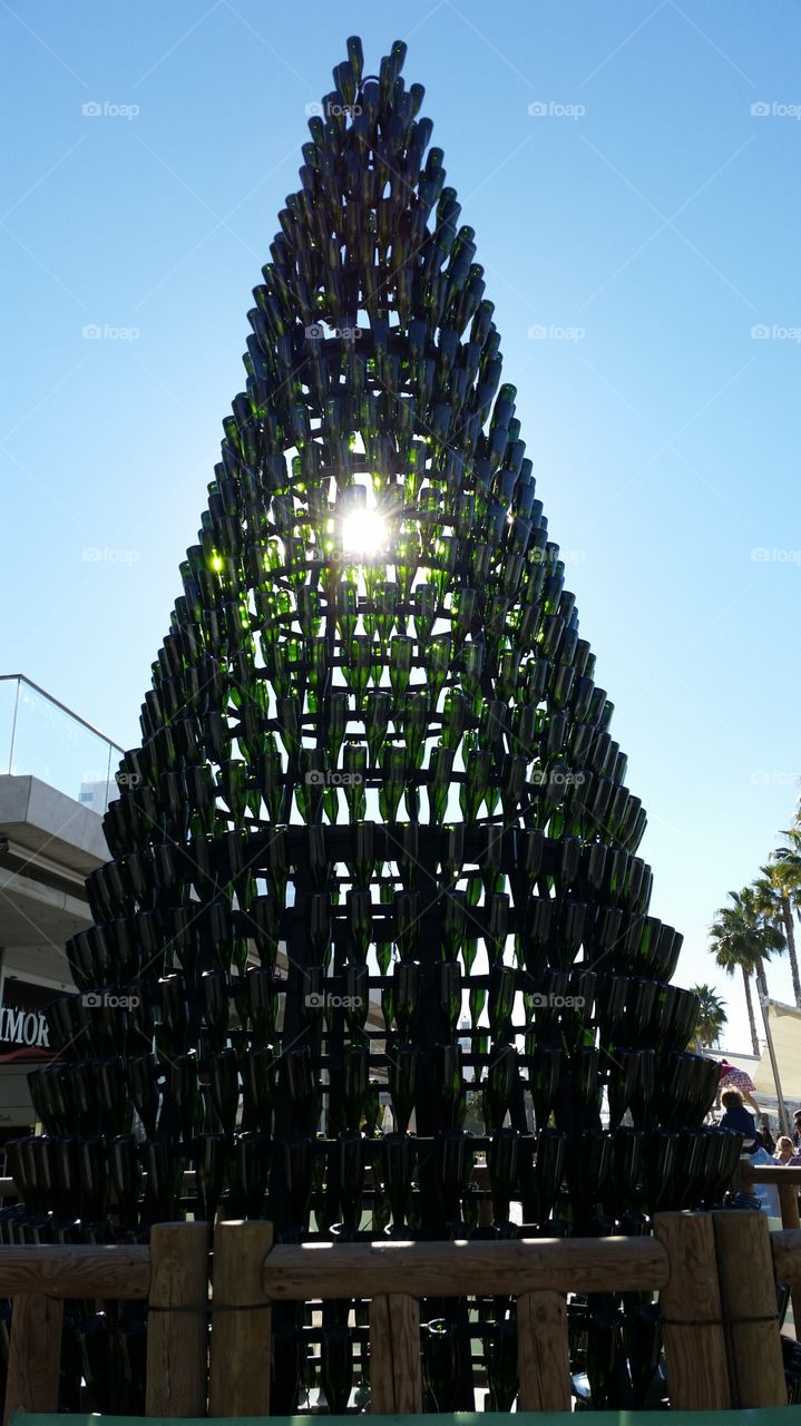 árbol navidad. arbol de navidad de botellas recicladas