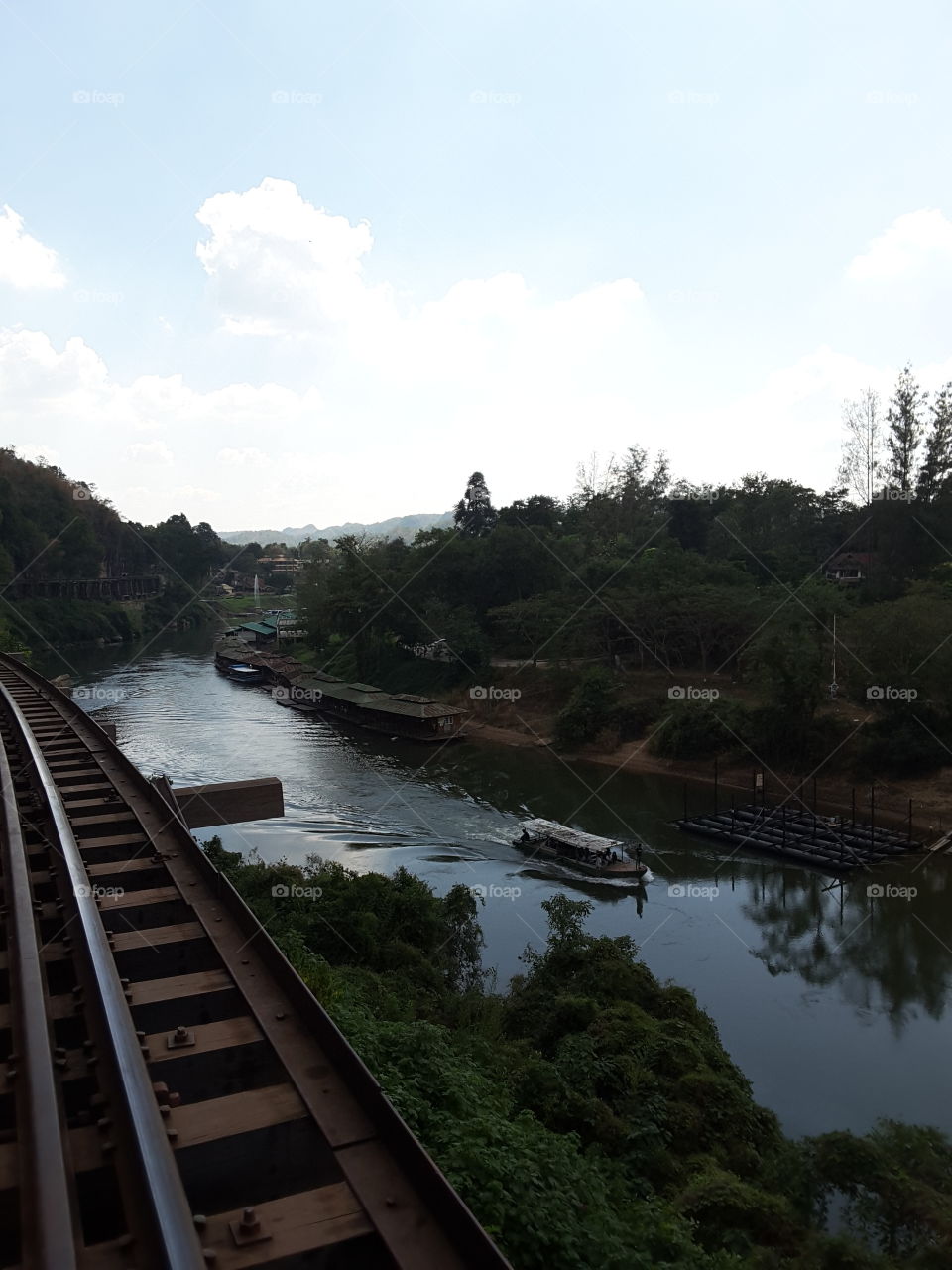 The Death Railway was built during the Second World War by Allied prisoners of war and Allied war workers. The Japanese army has been drafted to serve as a strategic route through Burma. Nowadays, this route to the end of the destination at Ban Tha Sao or the station. Waterfall Distance from Kanchanaburi station to the waterfall is about 77 km. "If you count the pillows to support the railway. The number of people - prisoners of war who were drafted to build this railroad was dead. "This is the story of the Thai-Burma Railway, a distance of more than 415 kilometers, the brutality and hardship of prisoners of war. receive Until it was dubbed The "Death Railway"
