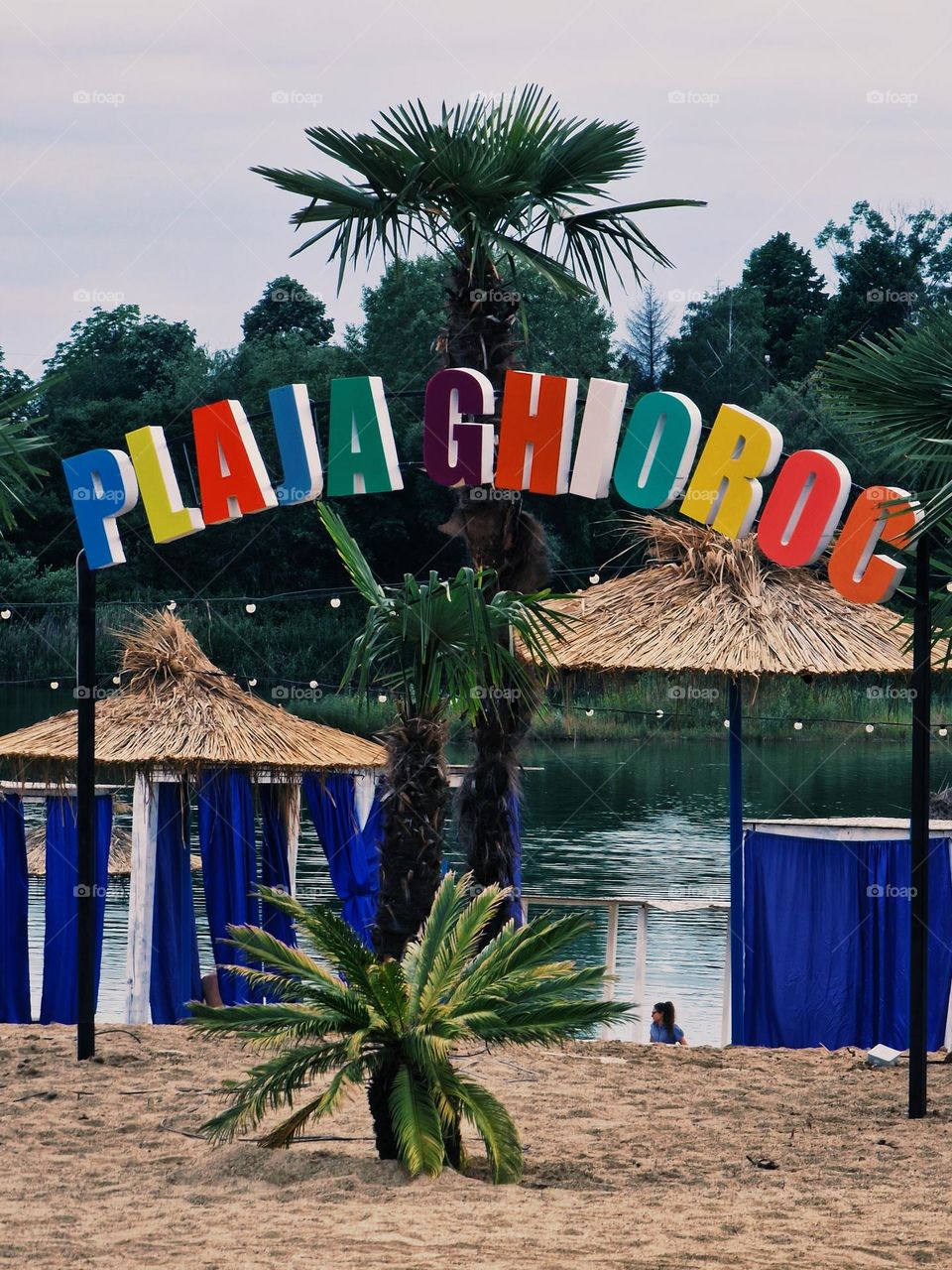 Ghioroc colored beach