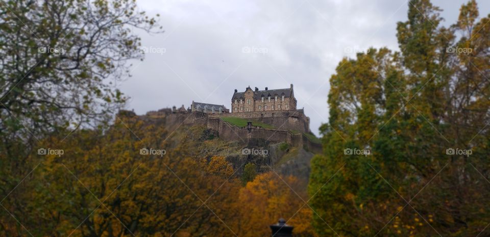 A beautiful view of Edinburgh Castle in the fall.