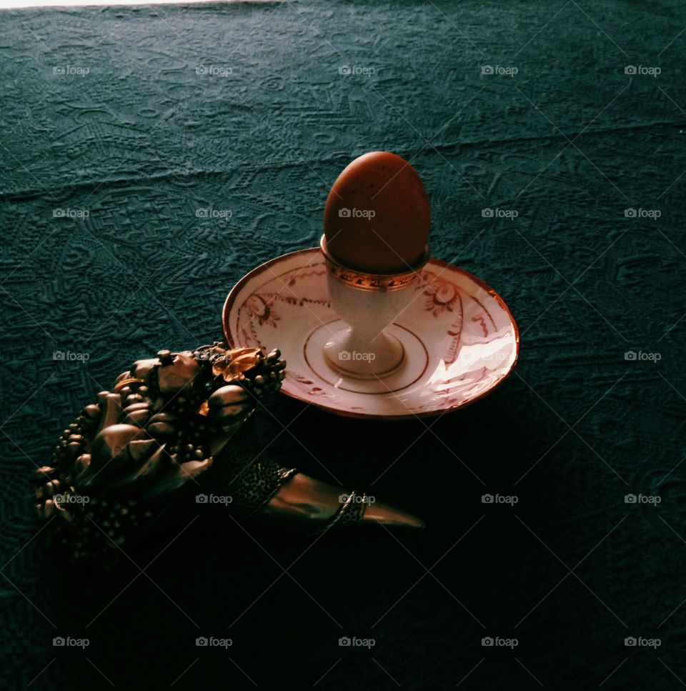 Egg with cornucopia
