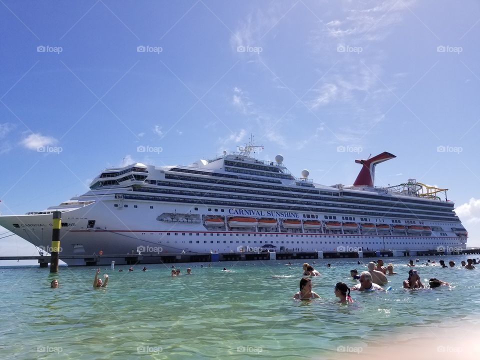 Carnival cruise ships sunshine in Grand Turk