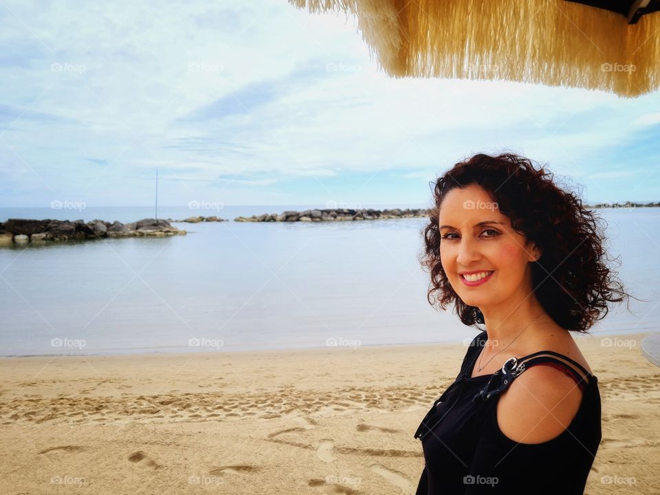 portrait of a woman at the beach photographed with Samsung s20