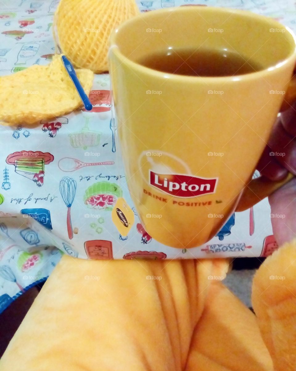 жёлтый цвет, чай Липтон, кружка, вязание