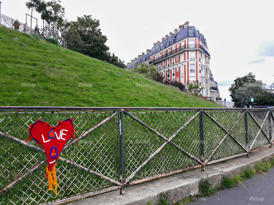 Message of peace and love in a fence of Paris.