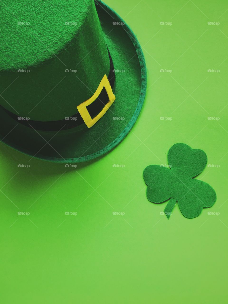 St. Patrick's day, green, leprechaun, beer, green beer, paraphernalia, Ireland, Irish, March 17, clover, lucky, luck, good luck, coins, wealth, hat, leprechaun, pot, confetti, holiday, Wallpaper, background, spectacles, carnival, karnavalnye glasses, green hat, celebration, parade, cocktail, drink, drinking, alcohol, Mixology, drink, top, minimal, festival, party, March, event, accessories, festival glasses, spring, deep green, green, grass, thematic, national, tradition, traditions, traditional, St. Patrick, Patricks, Saint Patrick, patricks, still life, symbol,