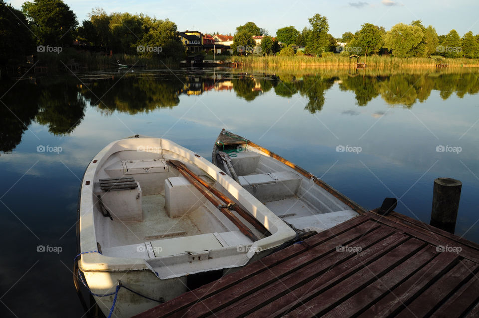 Boats on the lake 