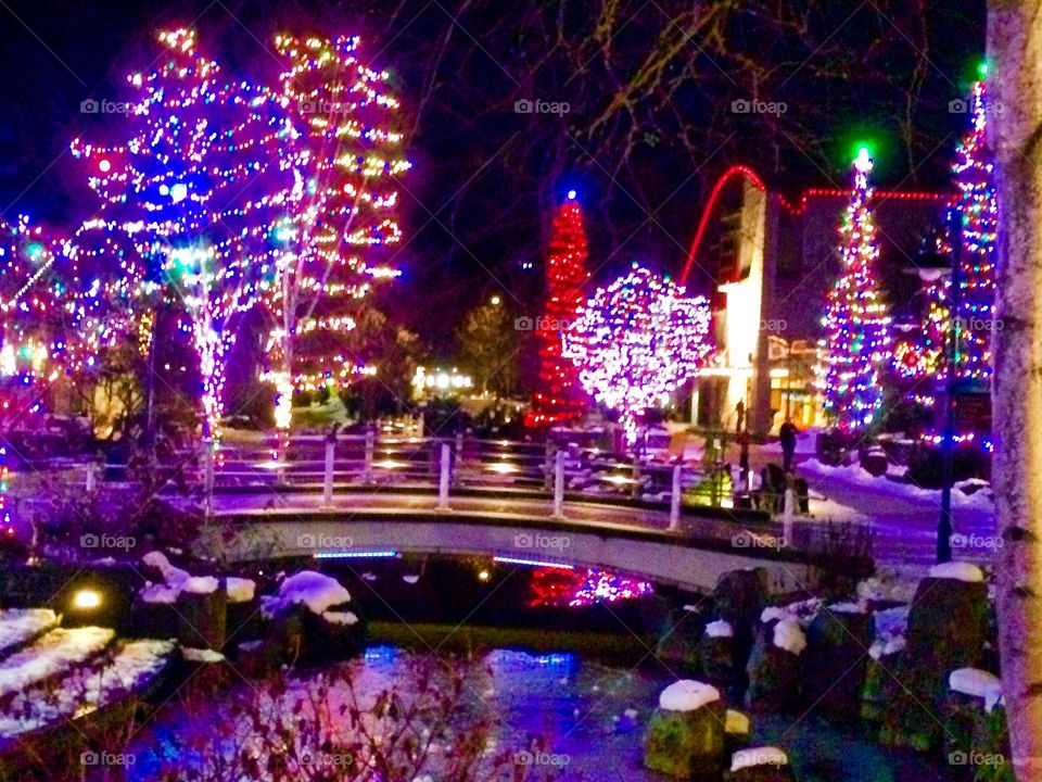 Gorgeous Holiday decorations are in full swing in Whistler Village. Wandering around at night is such a festive spectacle, full of Christmas ambience and spirit. 