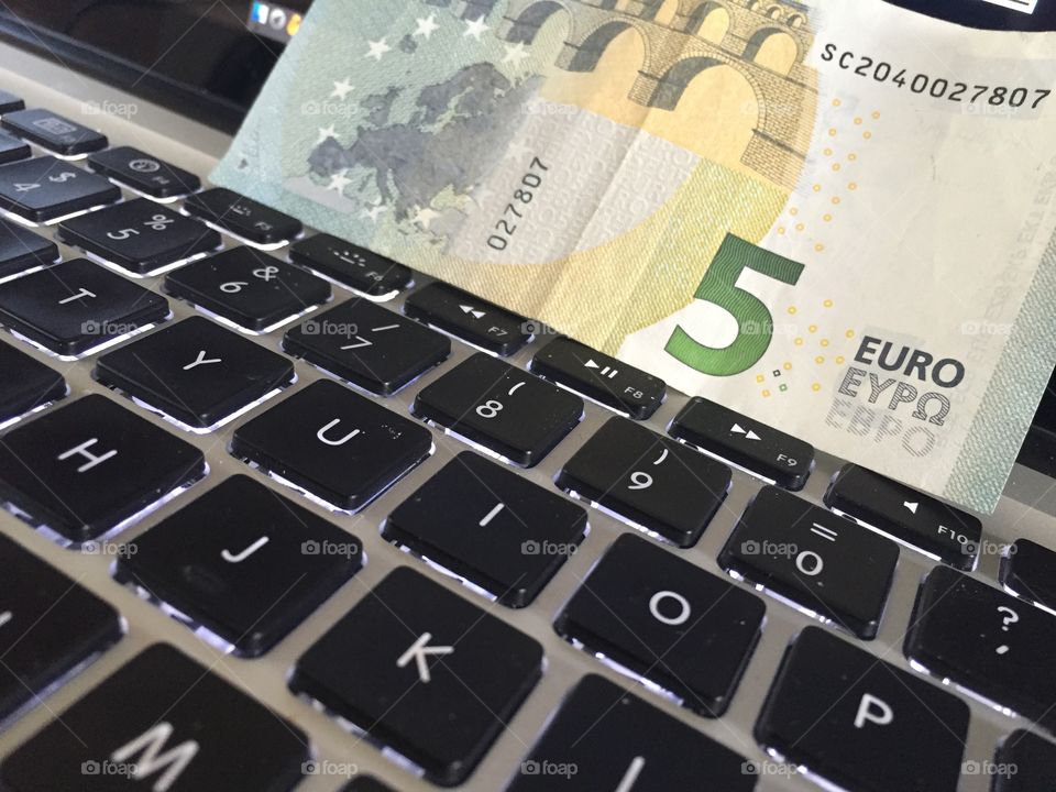 Euro and keyboard 