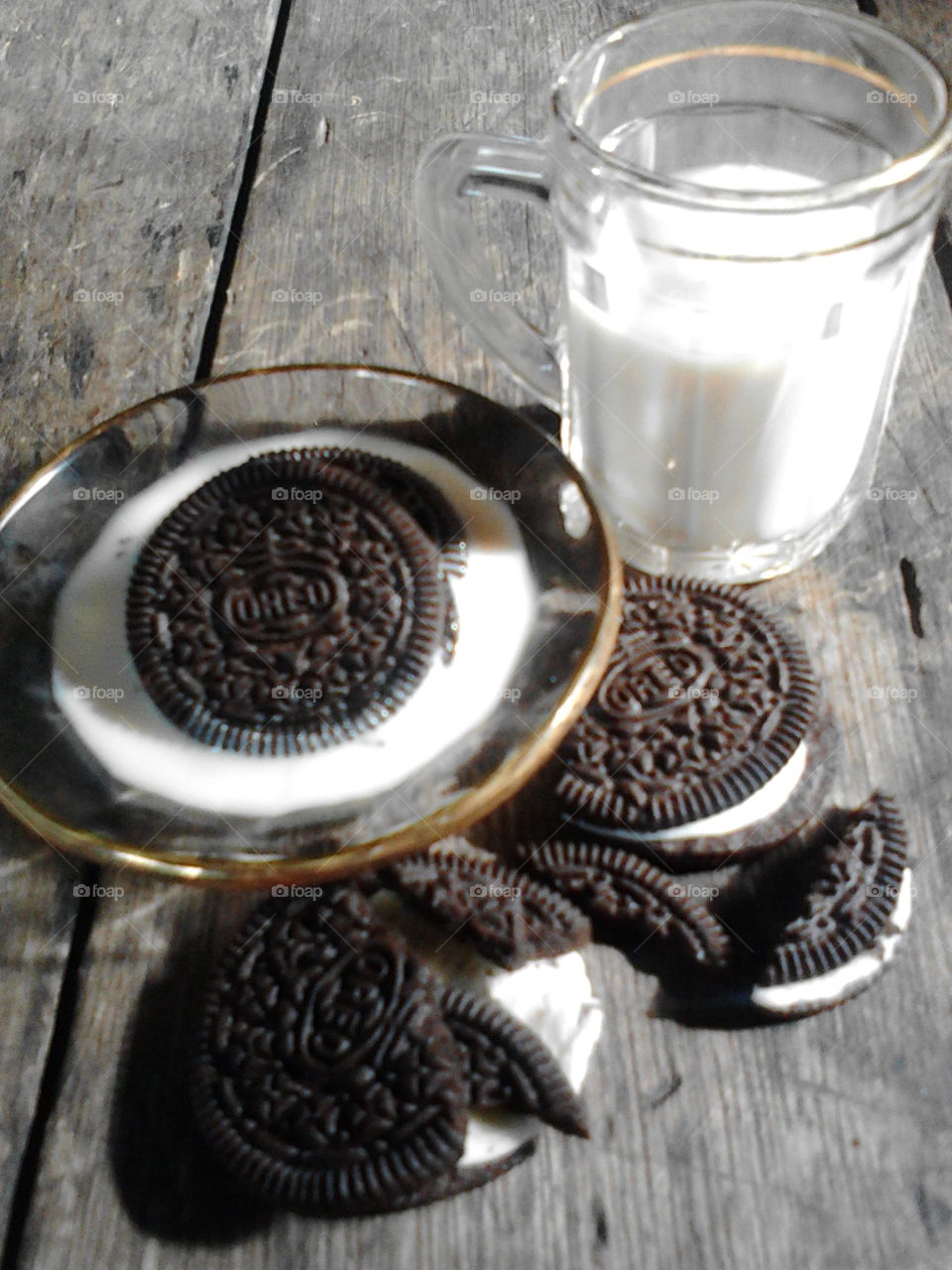 oreo in plate