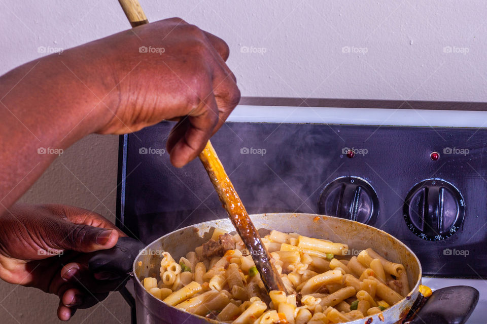 Cooking macaroni and mince