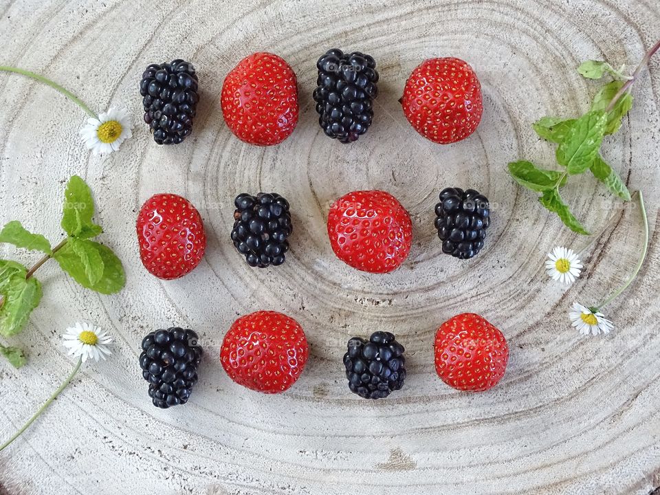 Strawberries blackberries mint daisies