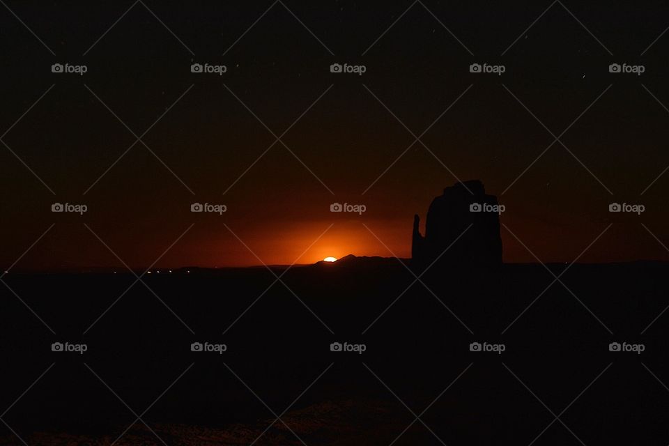 Moon rising in Monument Valley 