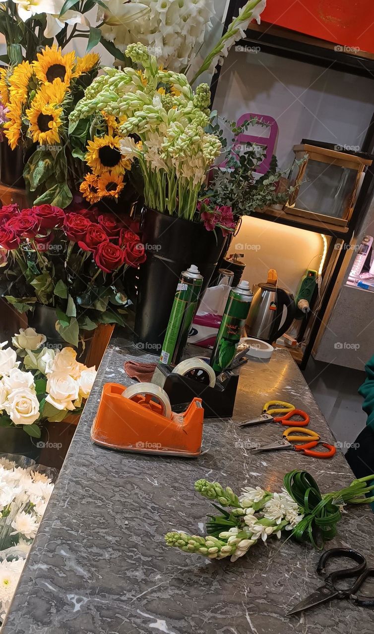 From childhood , one of my sweet desire has been flower seller who presens so many good feeling to people 
Thanks foap,you made it.Via  diving into my soft dream and for a few minutes with Unassuming fragrance beauties exchange energy I took pictures