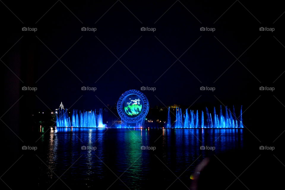 ночное лазерное шоу на реке