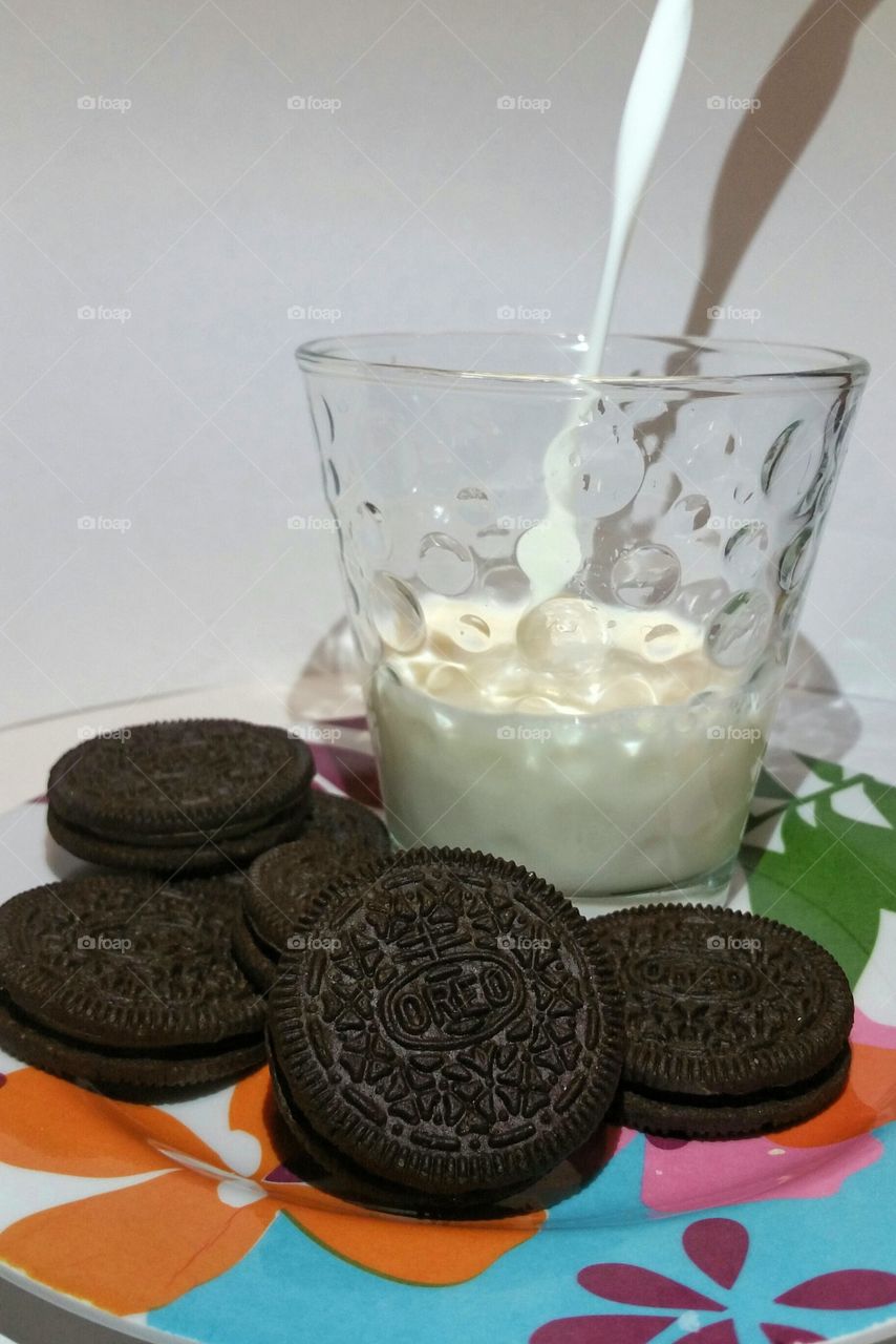 Oreo cookies with a glass of milk