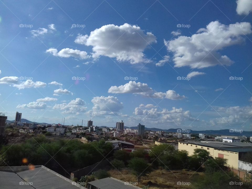 céu com muitas nuvens