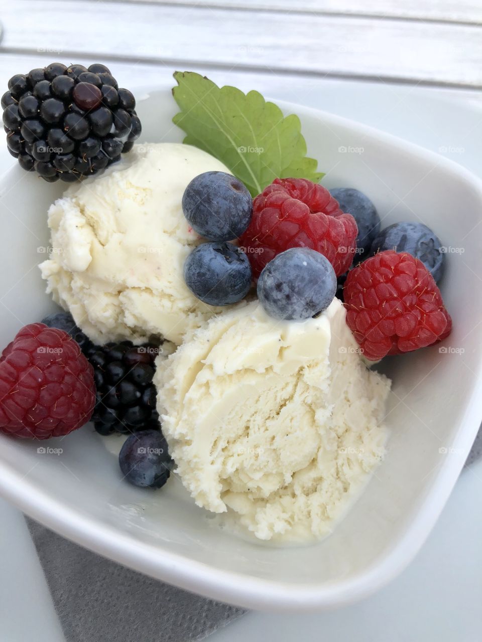 Homemade vanilla ice cream 