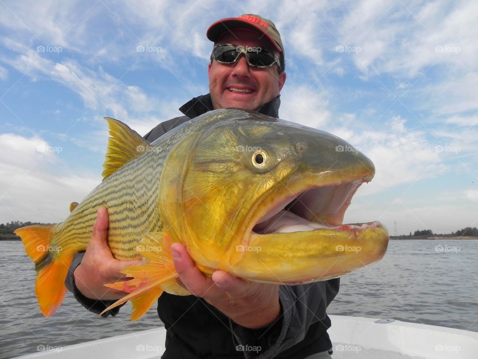 Golden fish catch and release in Uruguay river!