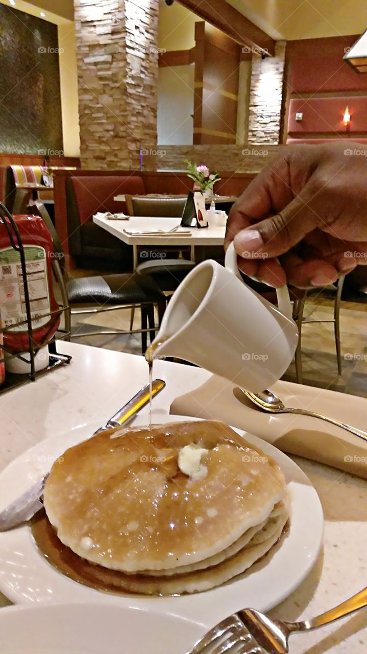 hotcakes and maple syrup