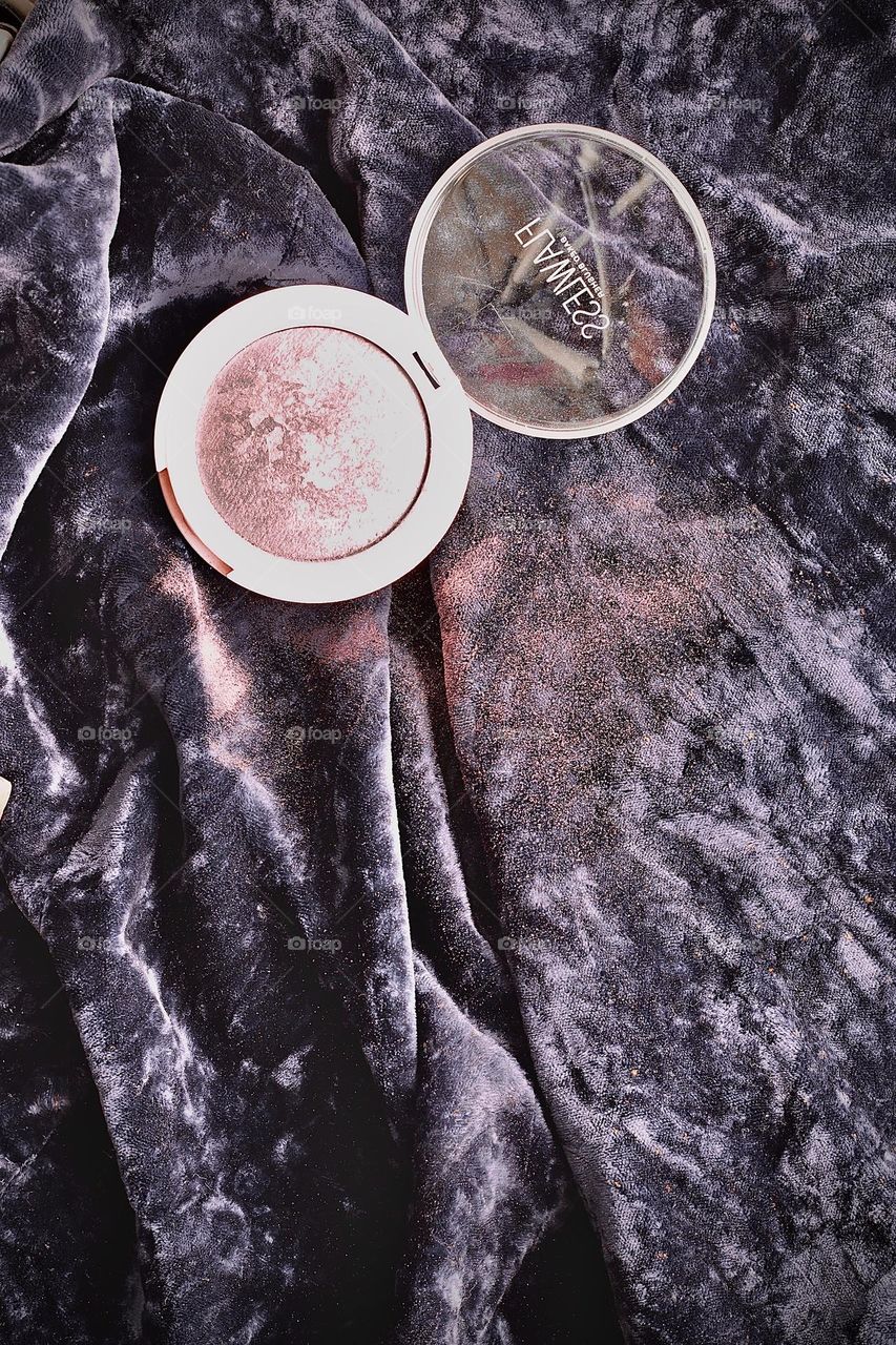 Pink eye shadow explosion 