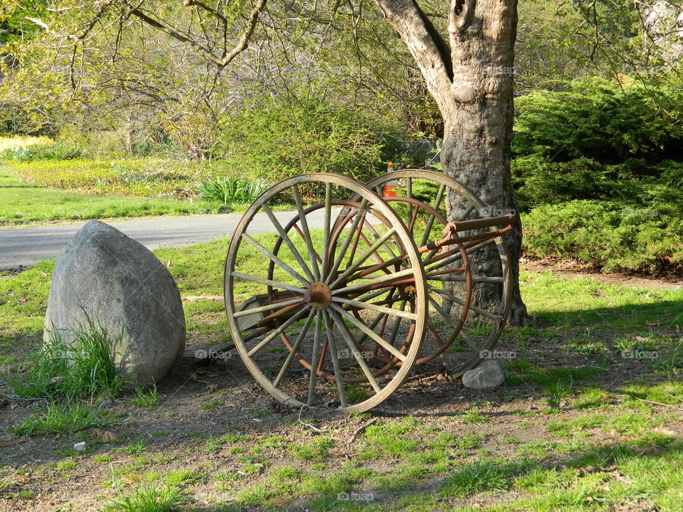 old fashioned wagon wheel