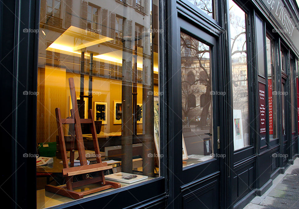 Showcase of art galleries in Paris