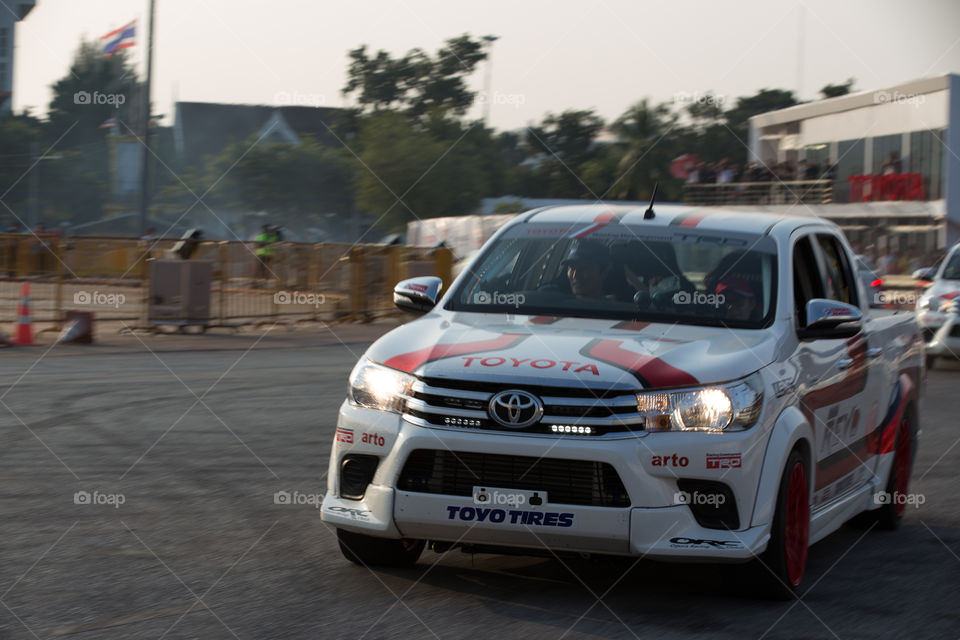 Toyota hilux revo drift show