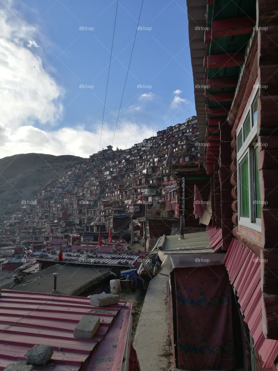 Se Da Buddhist Monastery and School in Sichuan Province, China.
Se Da is currently the largest Tibetan Buddhist school in the world and not open to westerners.