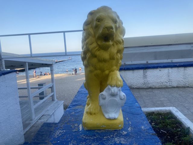 sea guard lion