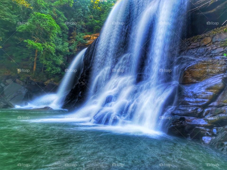 Sera Ella is a waterfall located in Pothatawela village, a place near Laggala in the Matale District of Sri Lanka.